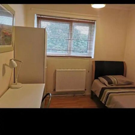 Nice Shared Flat Лондон Екстериор снимка